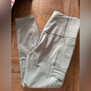 Athleta Cargo 7/8 Salutation Cargo Leggings in color mint “like new”